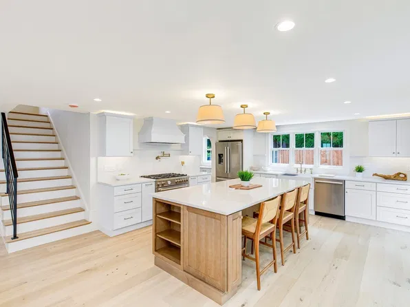1 Plummer Ave, Newburyport, MA 01950