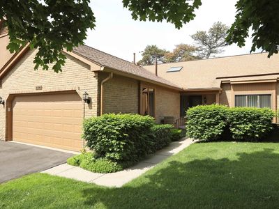 2190 London Bridge Dr, Rochester, MI, 48307