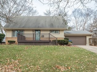 3940 Oakshire Rd, Des Moines, IA 50310