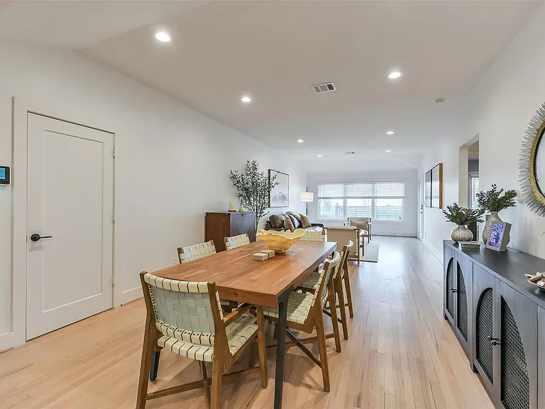910 Algregg St — Photo 13