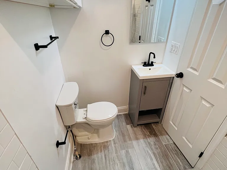 Unit #2: 1st Floor Bathroom