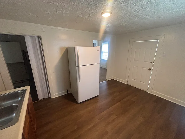 945 Delaware Ave — Photo 5