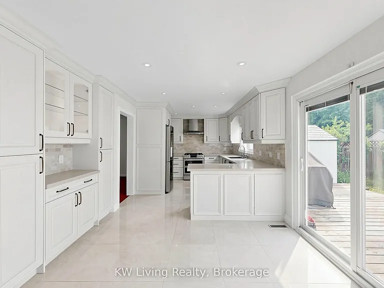 33 Southgate Cres — Photo 10