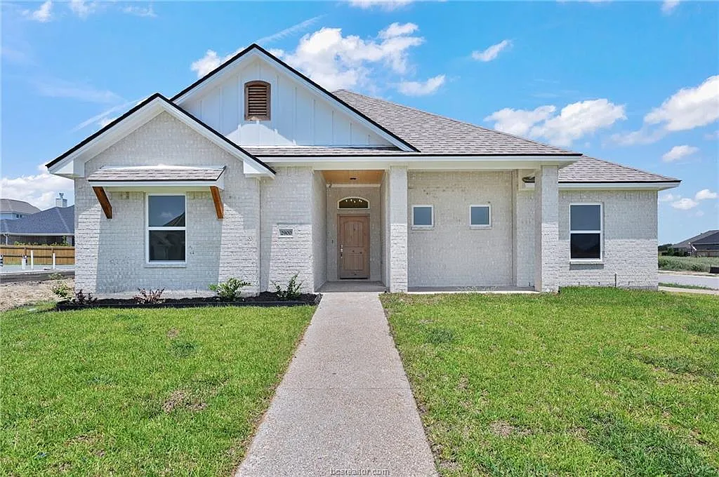 3 bed, 2276 sqft, $2,975 — Photo 1