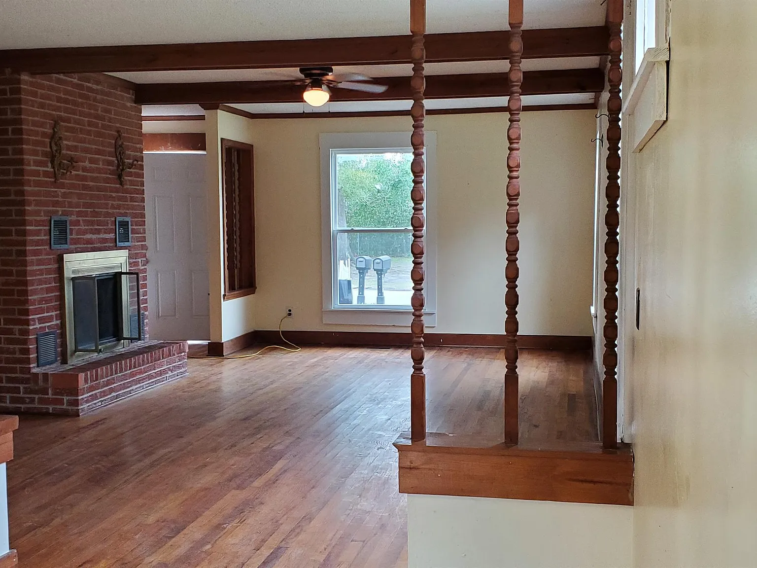 612 Gladstone St - B-Downstairs — Photo 4