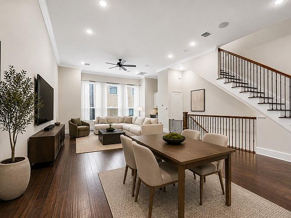 4th image of 5526 Darling St #C