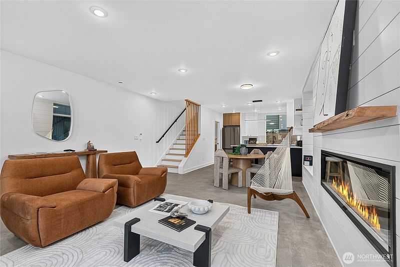 5th image of 5011 Fauntleroy Way SW #B