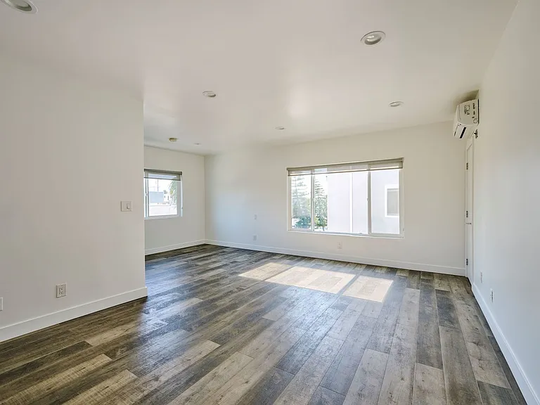 1333 W 36th Place Apartments — Photo 37