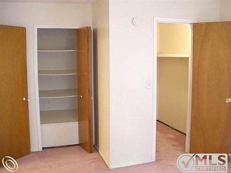 Master Bedroom w/ Walk in Closet