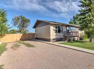 2542 Plateau Ln, Rapid City, SD 57703