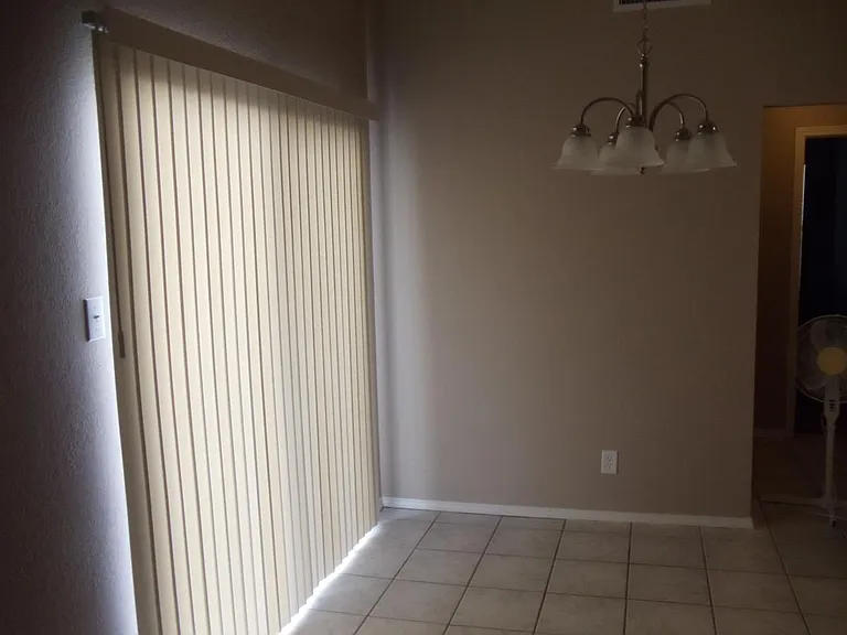 1410 Lindell Ct — Photo 12