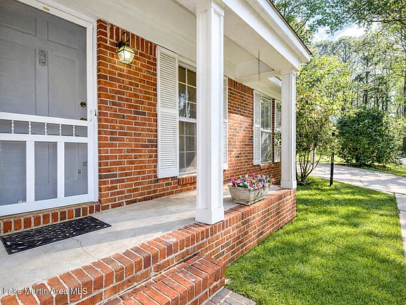 4th image of 98 Fairlane Cir