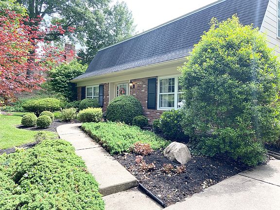 4th image of 3040 Woodridge Way
