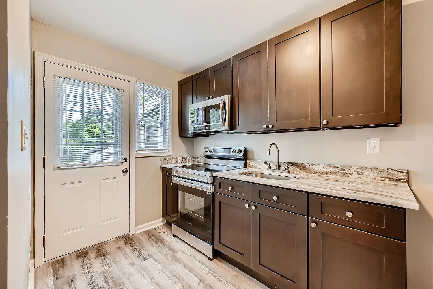 916 Middlesex Road - 1 — Photo 4