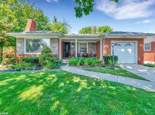 19131 Tyrone Ave, Grosse Pointe, MI 48236