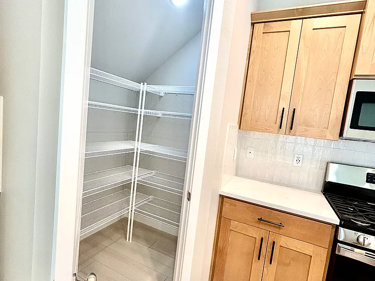 Walk in pantry