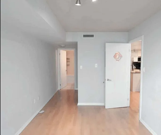 37 Grosvenor St #709 — Photo 5