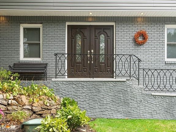3rd image of 166 Midland Ave