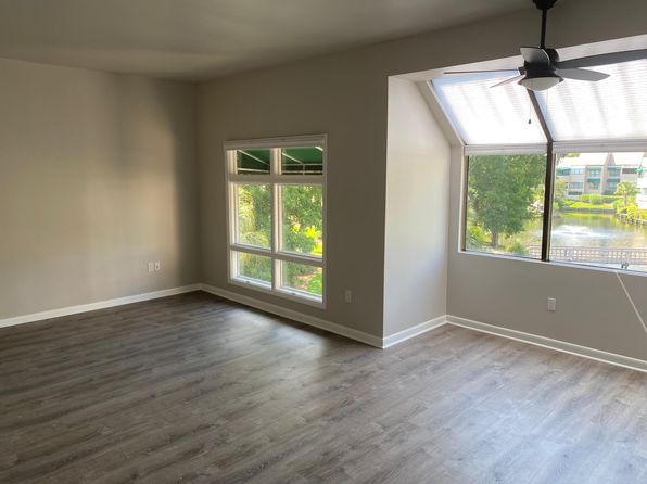 3 Shelter Cove Ln