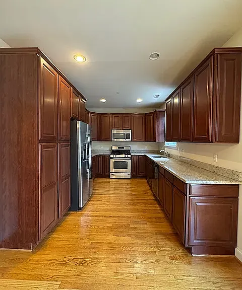 748 Moore Ave — Photo 14
