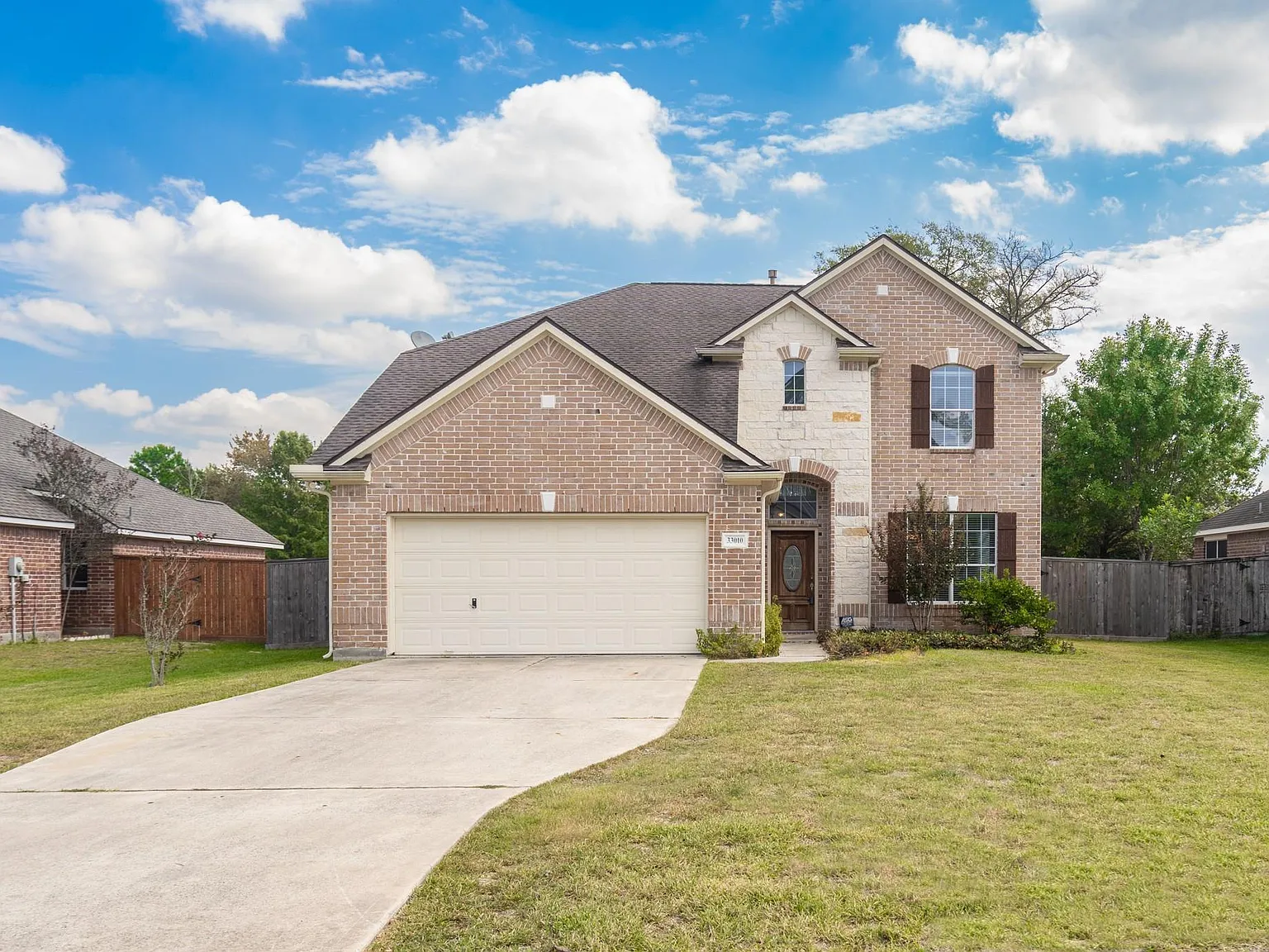 5 bed, 3.0 bath, 2636 sqft, $2,850 — Photo 2