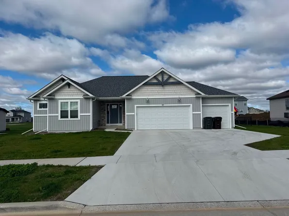 355 Ridgeview Dr, Lake Mills, WI 53551
