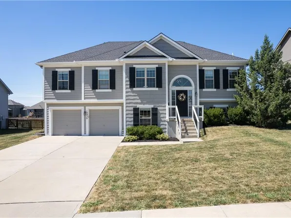 10930 N Randolph Ave, Kansas City, MO 64157