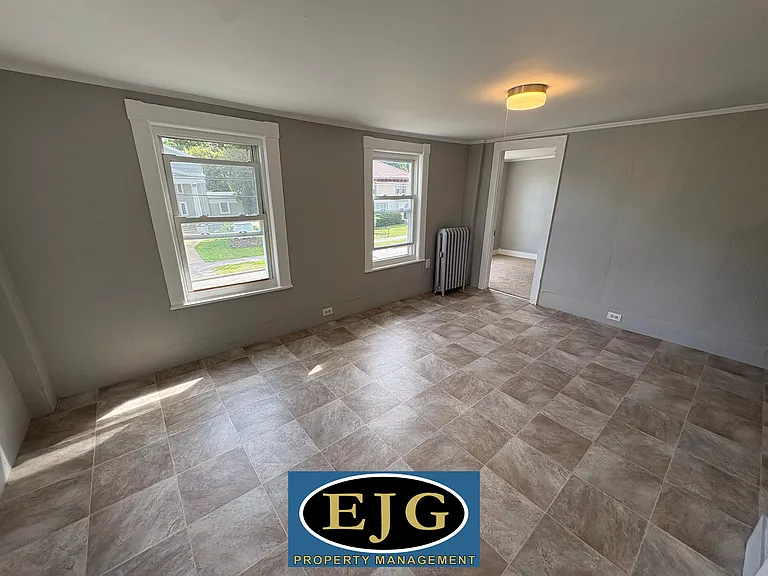 135 Pleasant St #3 — Photo 8