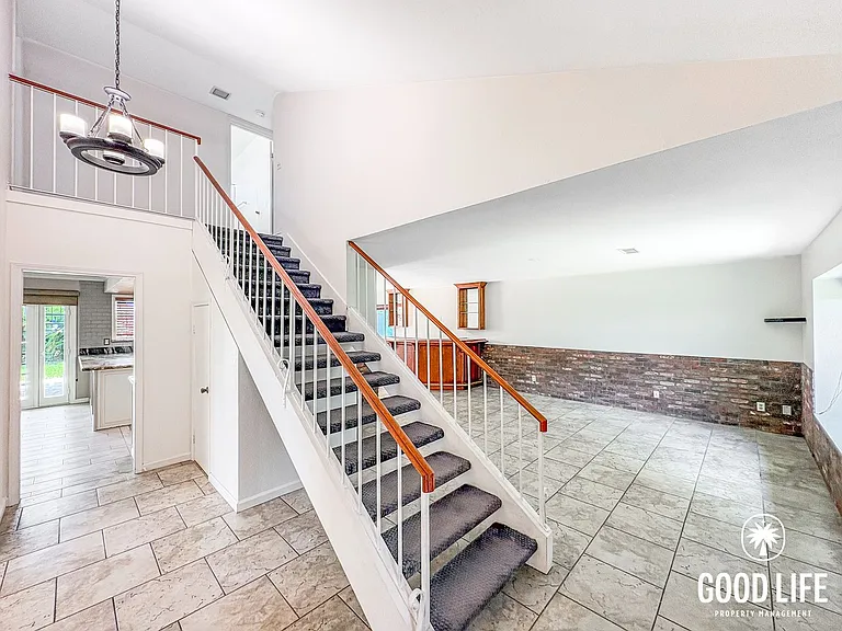 340 Penrod Ct — Photo 5