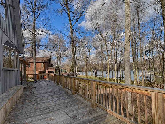 4th image of 425 Forest Glen Dr