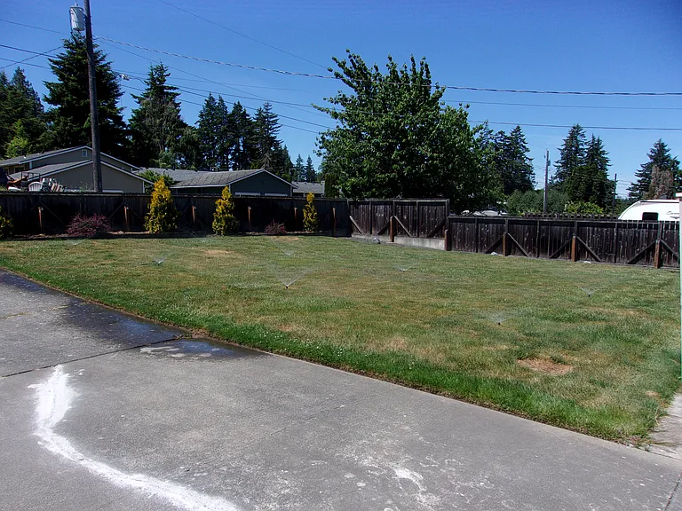 1420 W 10th St — Photo 10
