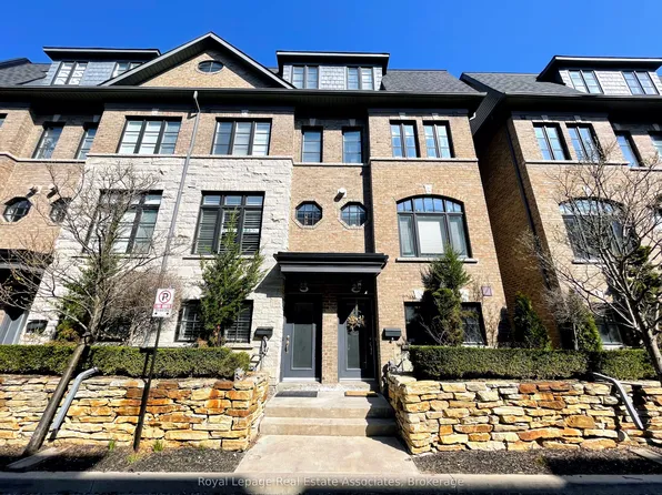 56 Lobo Mews, Toronto, ON M8Z 0B1