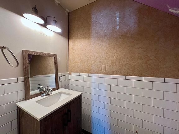 5th image of 1517 University Ave
