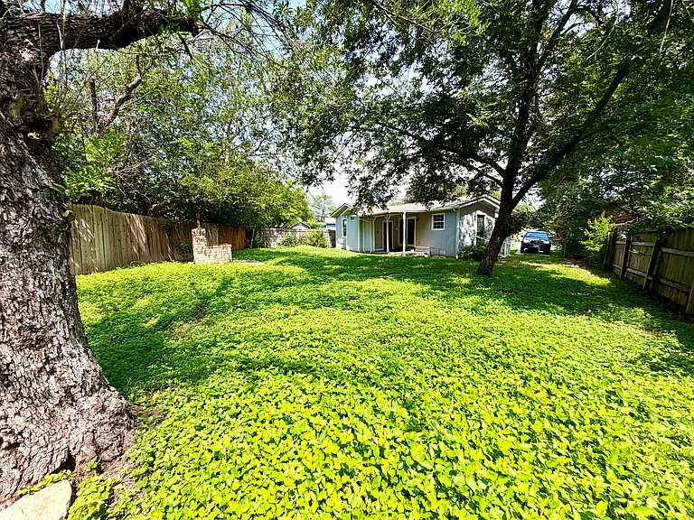 515 Bangor Dr — Photo 10