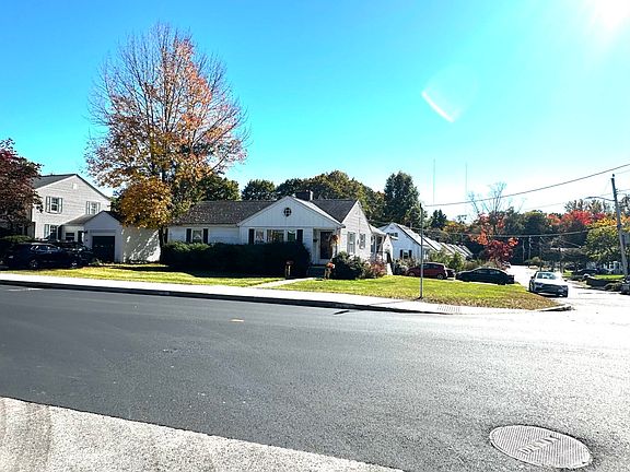 2nd image of 132 Maple St