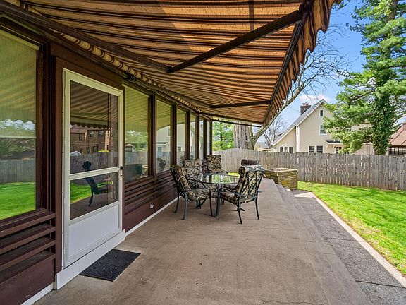 4th image of 1031 Highland Ave