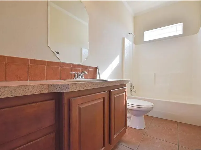 101 Nathan Ln — Photo 8