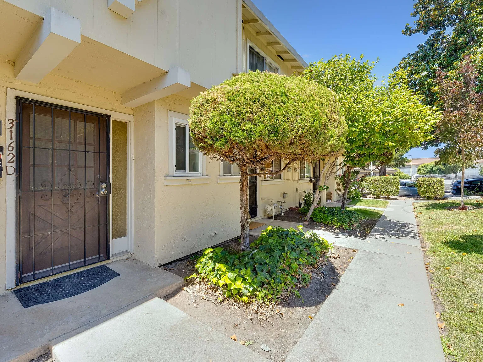 3 bed, 1130 sqft, $3,500 — Photo 2