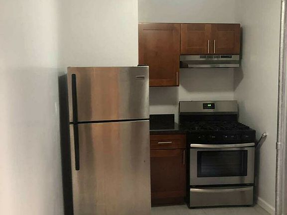 2nd image of 2721 Morris Ave APT B