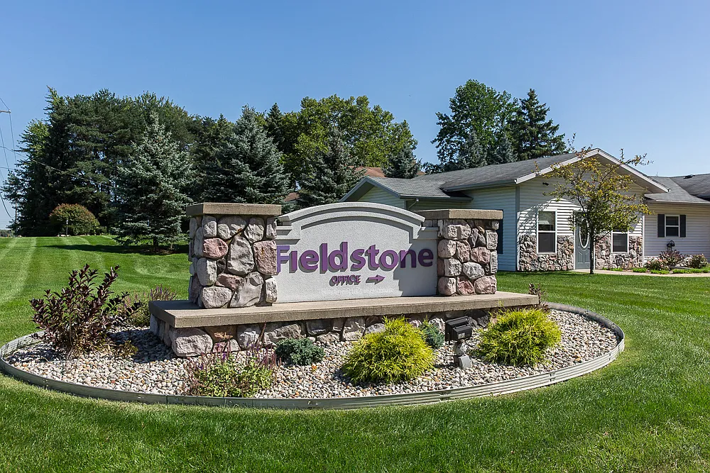 fieldstone apartment rentals caledonia mi zillow