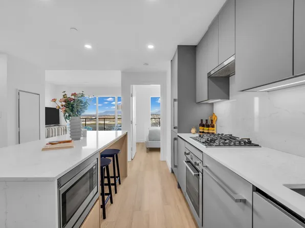 5593 No 3 Rd #1301, Richmond, BC V6X 2B2