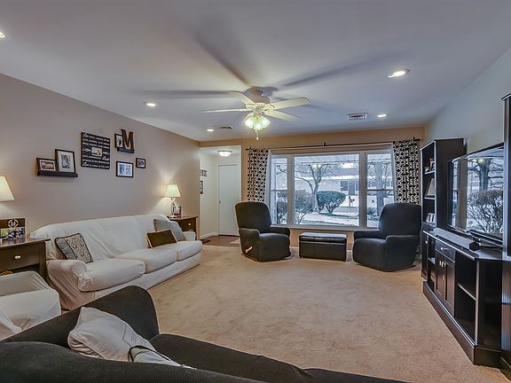 3rd image of 52996 Highland Dr
