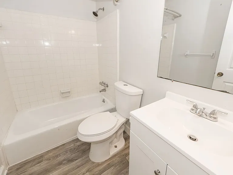 305 Chessington Cir — Photo 26