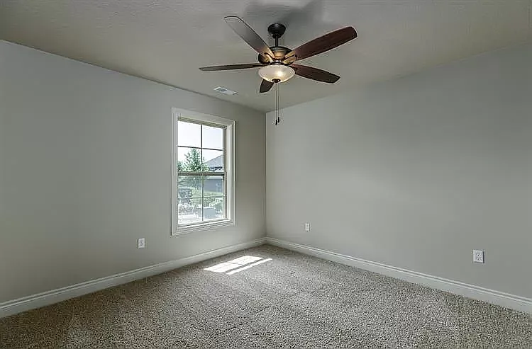 1905 Kenilworth Dr — Photo 18