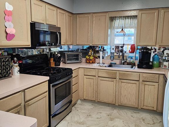 3rd image of 68A Haines Street