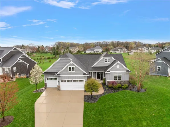 5734 Stonebridge Dr SW, Grandville, MI 49418