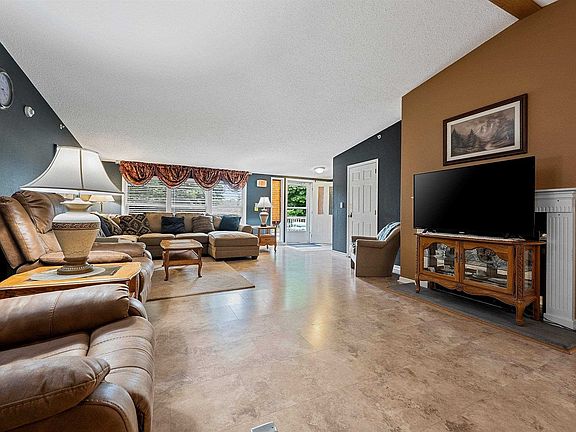 3rd image of 4937 River Dr