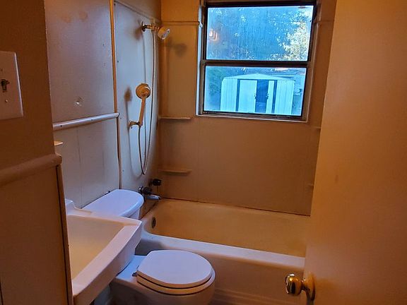 4th image of 2716 Rosemont St