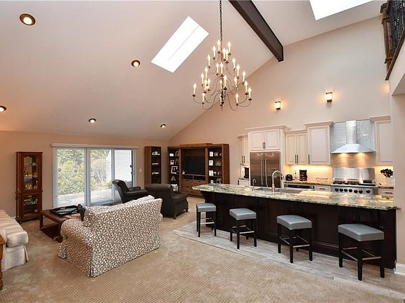 2nd image of 5 Bordeaux Ln