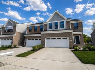 49537 Coldwater Ridge Dr, Northville, MI 48168